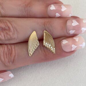 Vintage Solid 14K Yellow Gold Angel Wings Feather Earrings Ribbed Diamond Cut 90